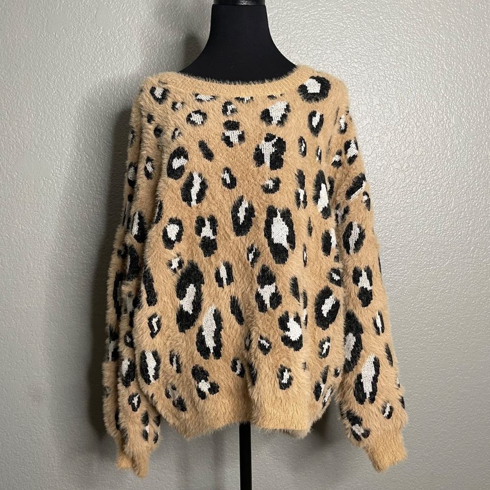 CREAM FUZZY LEOPARD SWEATER
